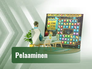 Pelaaja pelaa kolikkopeliä näytön ääressä